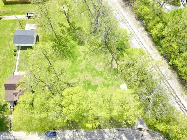 729 Center ST, Grinnell, IA 50112