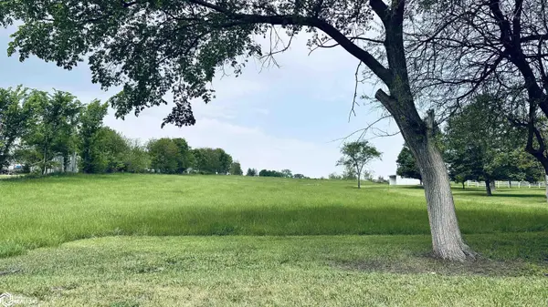 2611 Luminary LN, Oskaloosa, IA 52577