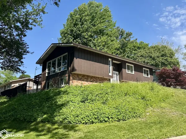 156 Crestview DR, Burlington, IA 52601