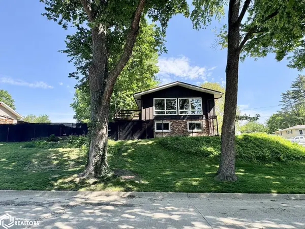 156 Crestview DR, Burlington, IA 52601