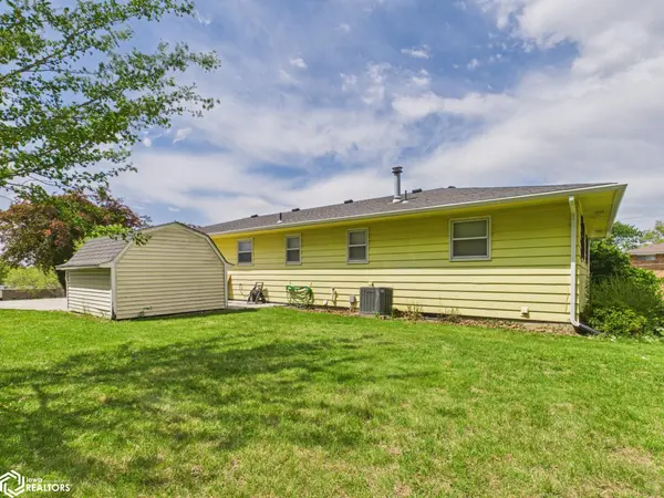 1307 Longman DR, Shenandoah, IA 51601