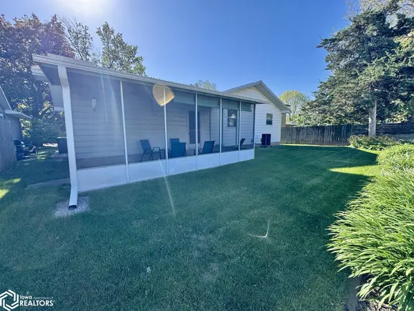 197 Crestview DR, Burlington, IA 52601