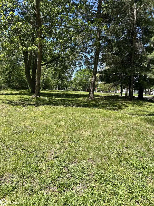 602 9th Ave, Oskaloosa, IA 52577