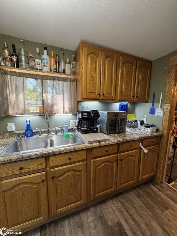 208 W 4Th ST, Hedrick, IA 52563