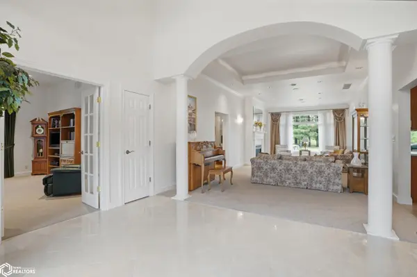 5547 Fairway DR, Burlington, IA 52601