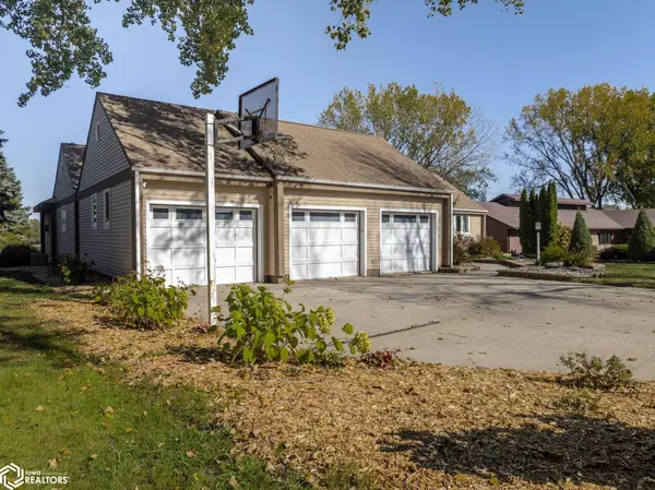 1000 Briarstone Dr, Mason City, IA 50401