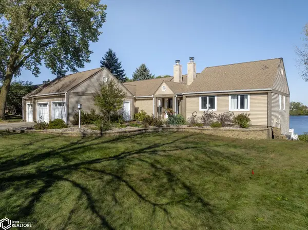 1000 Briarstone Dr, Mason City, IA 50401