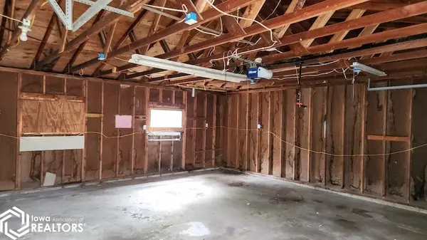 505 S 8th ST, Forest City, IA 50436