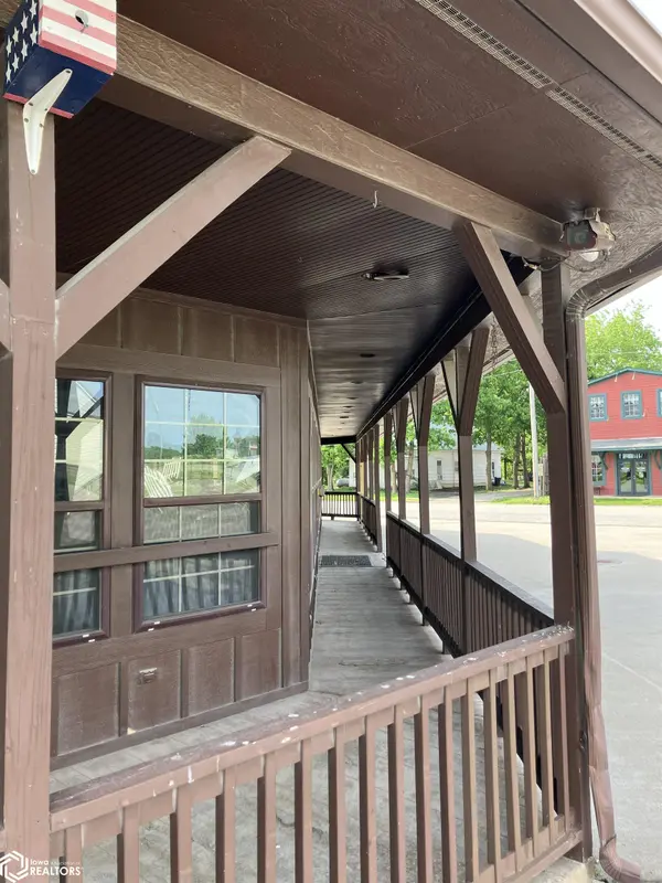 102 W Main St, Exline, IA 52555