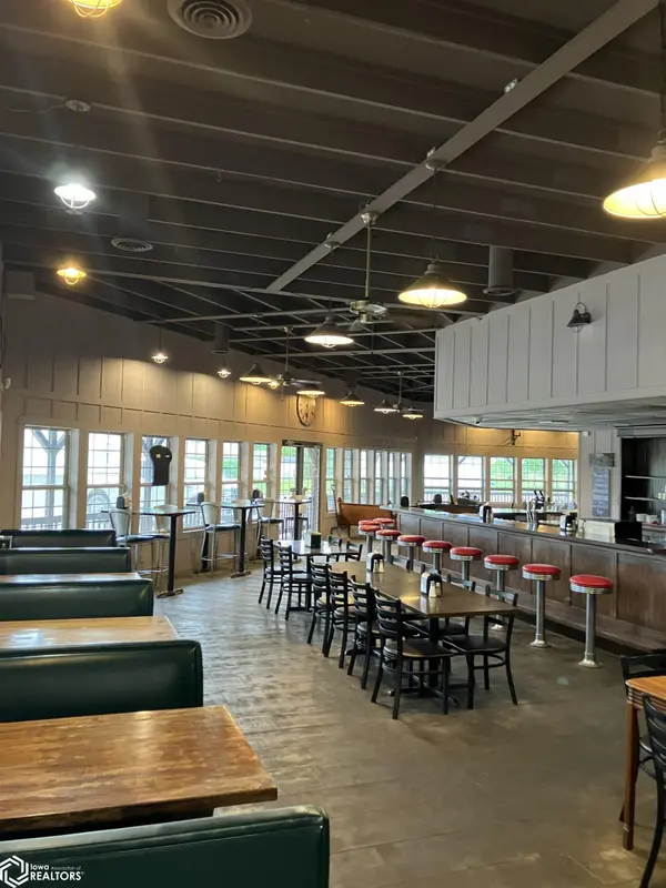 102 W Main St, Exline, IA 52555