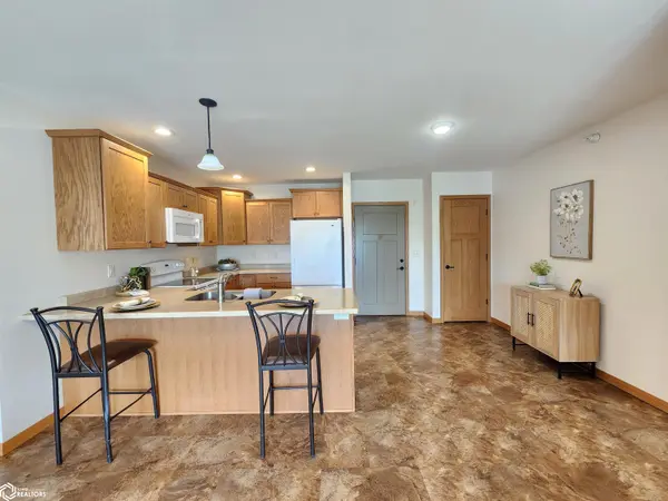 809 7th Ave N #301 #301, Clear Lake, IA 50428