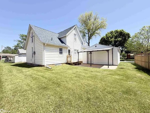 207 3rd ST, Hampton, IA 50441