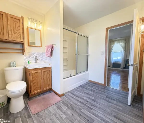 207 3rd ST, Hampton, IA 50441