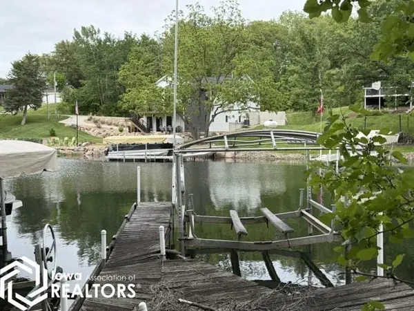 1285 Lakeshore DR, Brooklyn, IA 52211