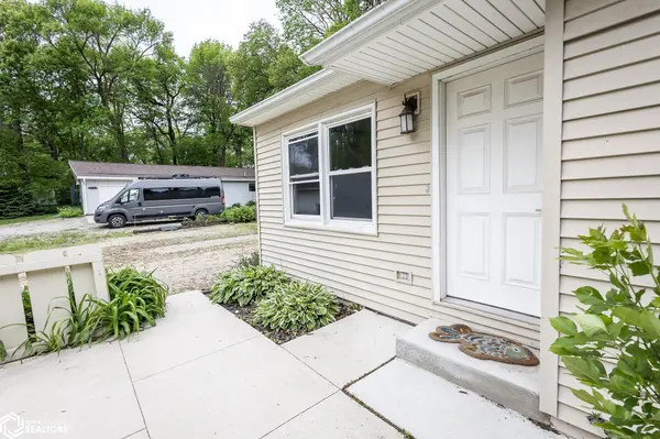 207 8Th AVE, Clear Lake, IA 50428