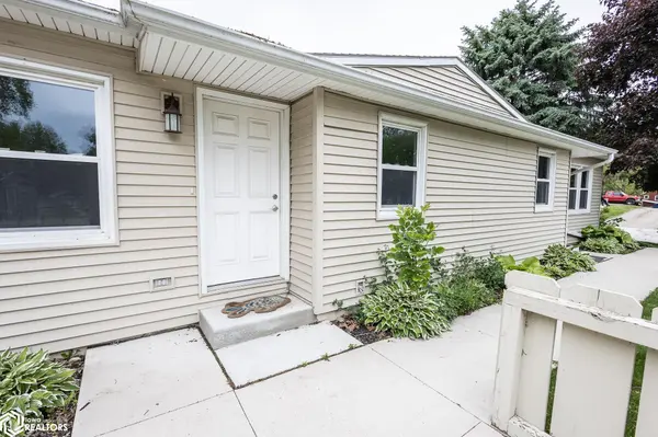 207 8Th AVE, Clear Lake, IA 50428