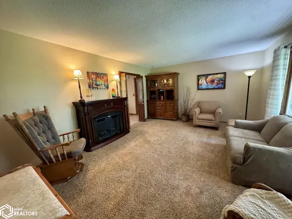 8641 Sycamore RD, Danville, IA 52623