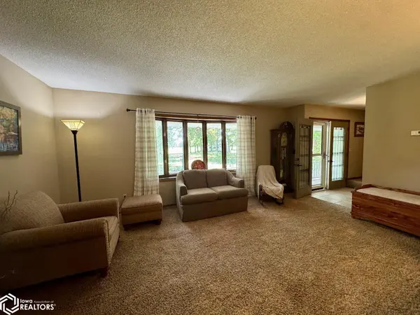 8641 Sycamore RD, Danville, IA 52623