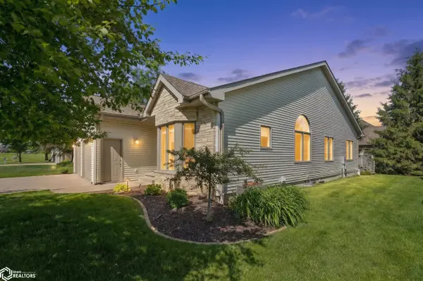 5582 Chip Shot DR, Burlington, IA 52601