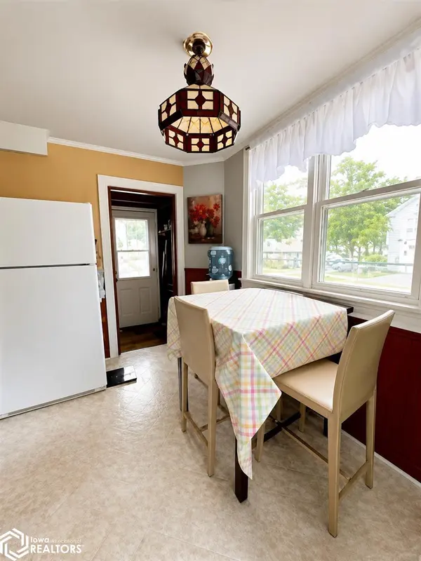 1000 1st AVE, Clear Lake, IA 50428