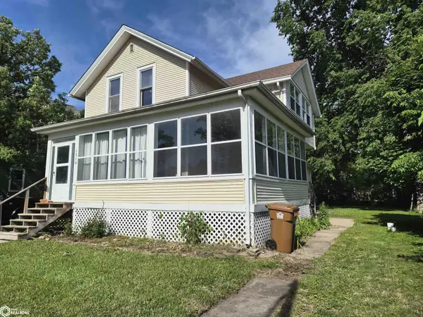 1318 West ST, Grinnell, IA 50112