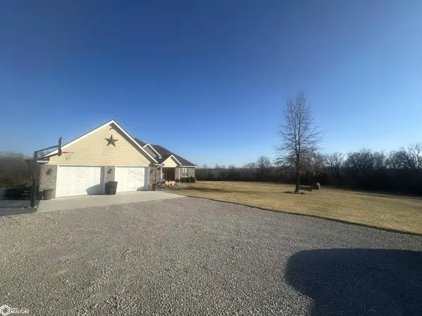 17407 200Th AVE, Centerville, IA 52544