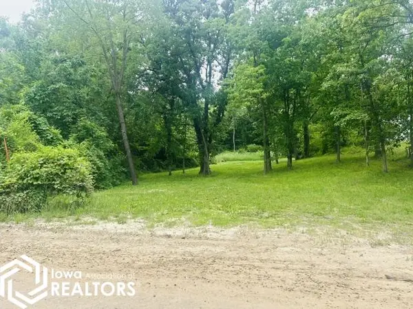 206 Woodland RD, Montezuma, IA 50171