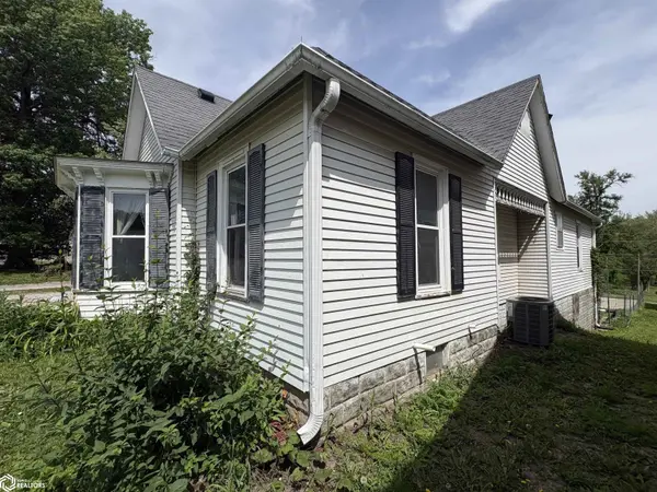 623 E Court AVE, Chariton, IA 50049