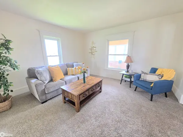 210 1st St SW, Mason City, IA 50401