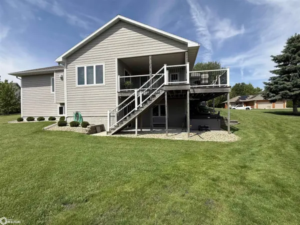 35 Venetian DR, Clear Lake, IA 50428