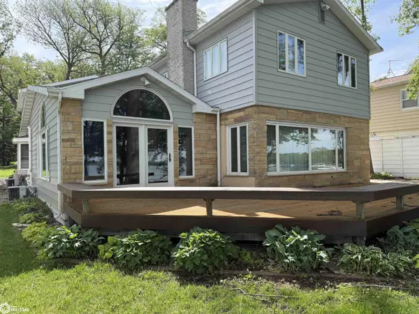 15374 Dodge AVE, Clear Lake, IA 50428