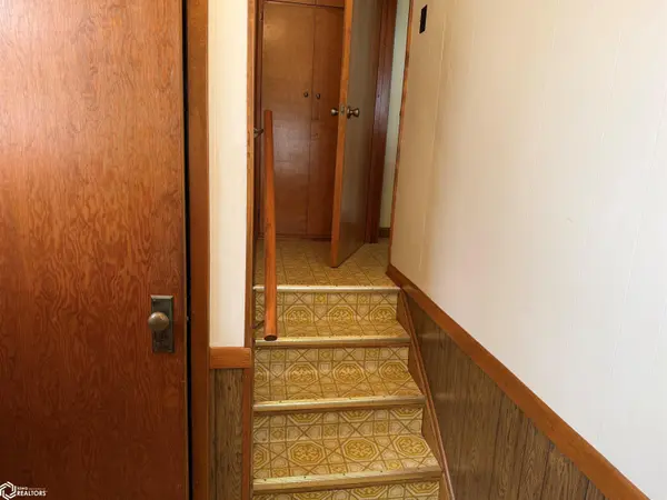 423 11th ST, Manning, IA 51455