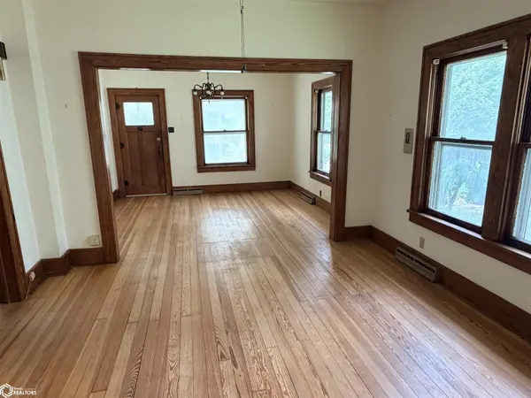 809 S 3rd ST, Fairfield, IA 52556
