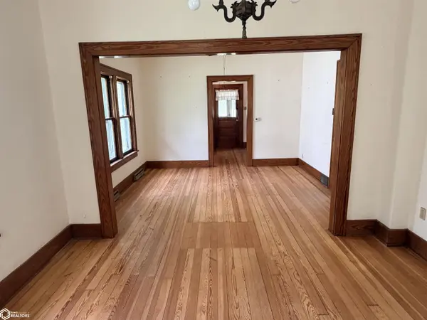 809 S 3rd ST, Fairfield, IA 52556