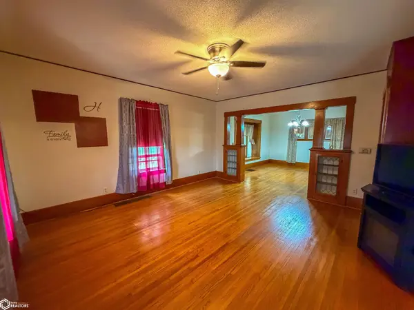 216 4th ST, Hampton, IA 50441