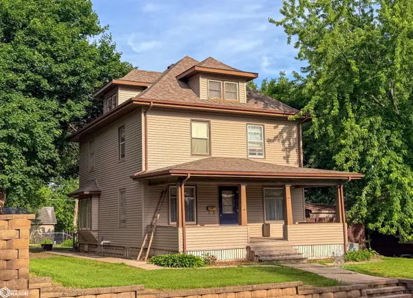 216 4th ST, Hampton, IA 50441