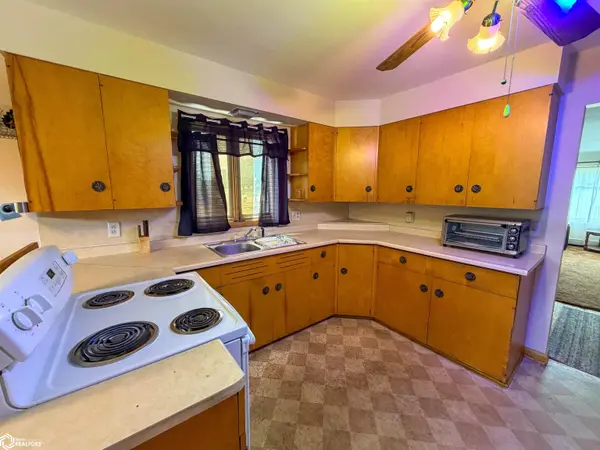919 3rd ST, Dumont, IA 50625