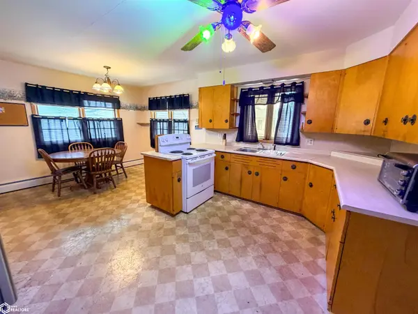 919 3rd ST, Dumont, IA 50625