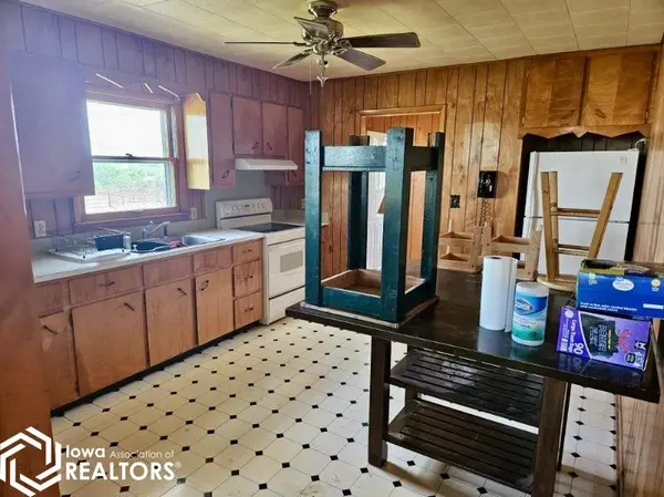 1762 270th, Bedford, IA 50833