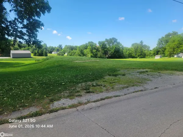 605 W Columbus ST, Mount Ayr, IA 50854