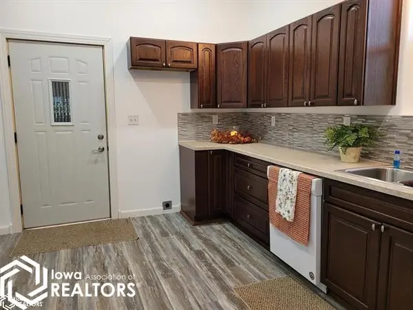 908 S Main ST, Sigourney, IA 52591