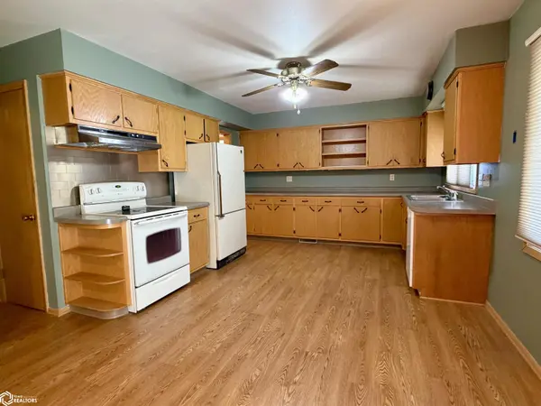 1107 4Th AVE, Ackley, IA 50601
