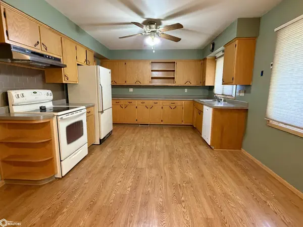 1107 4Th AVE, Ackley, IA 50601