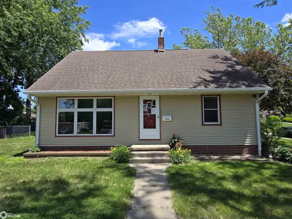 1011 Crest DR, Creston, IA 50801