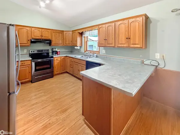 421 12th AVE, Hampton, IA 50441