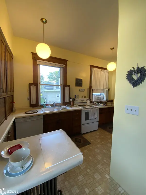 112 S Federal ST, Hampton, IA 50441