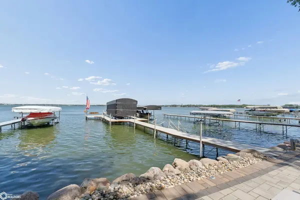 5364 Lakeview DR, Clear Lake, IA 50428