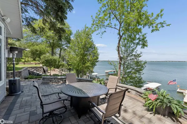 5364 Lakeview DR, Clear Lake, IA 50428