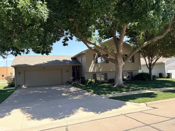 1204 Navajo ST, Burlington, IA 52601