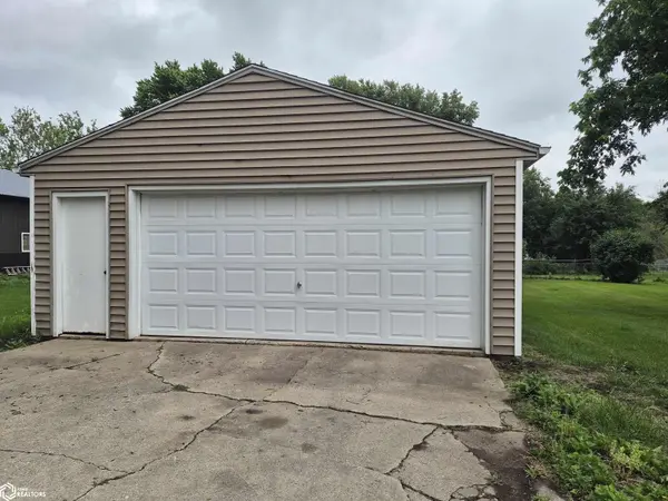 1028 E 10Th ST, Newton, IA 50208